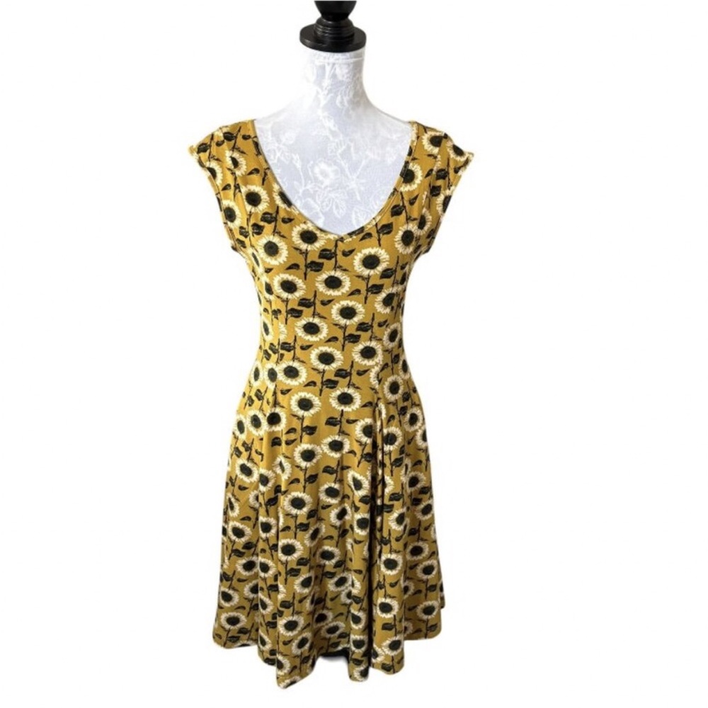 Sunflower-Print Yellow Midi Dress with V-Neck